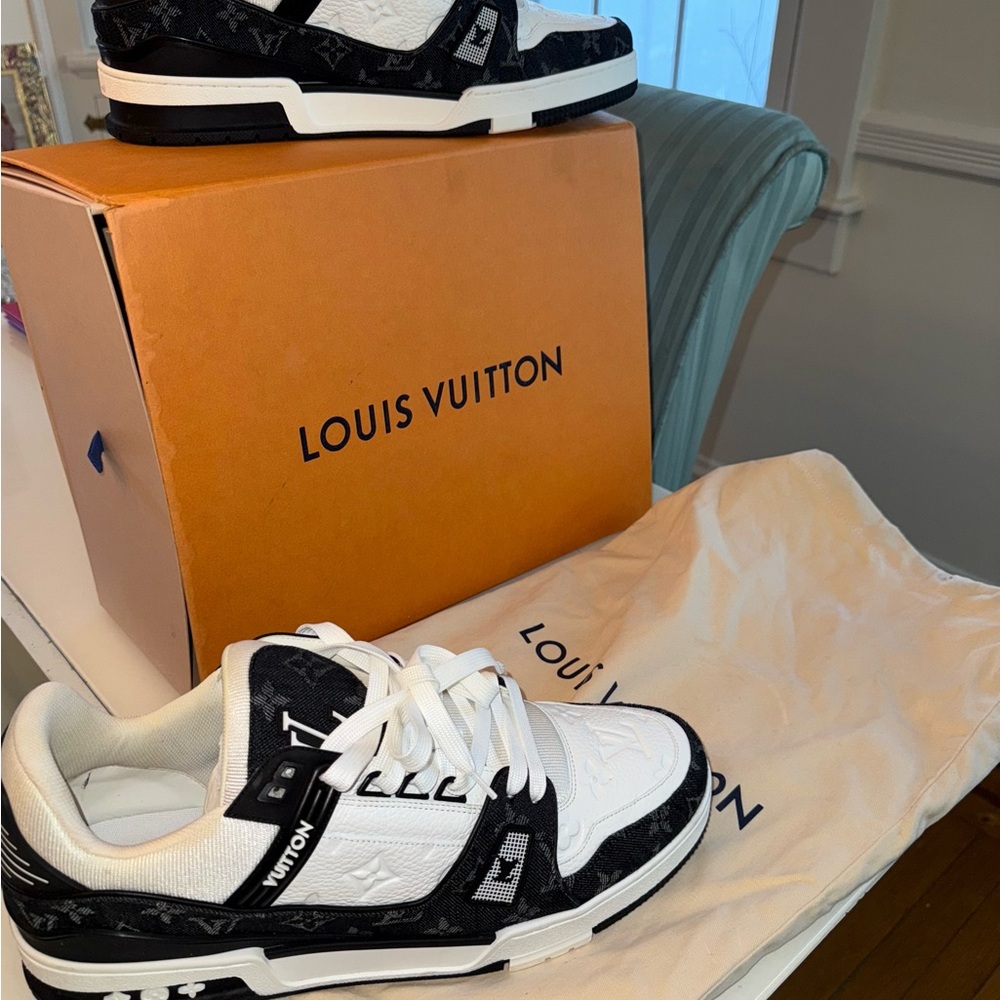 Louis Vuitton Black and White Sporty Sneakers - Picture 10 of 11